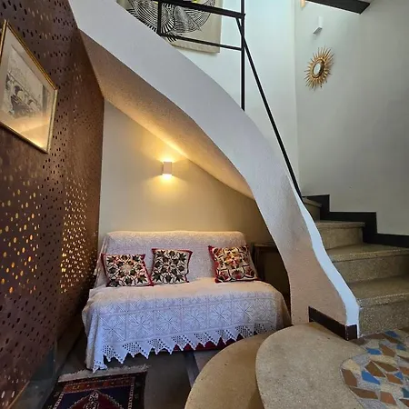 Penzion : Charmante Maison Et Jardin Arbore En
