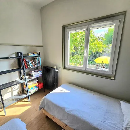 : Charmante Maison Et Jardin Arbore En
