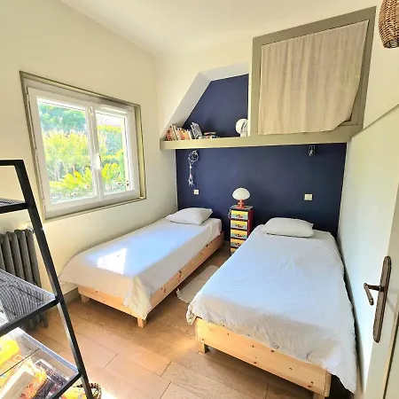 : Charmante Maison Et Jardin Arbore En Penzion