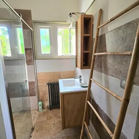 : Charmante Maison Et Jardin Arbore En Penzion