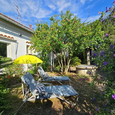 : Charmante Maison Et Jardin Arbore En Penzion 4*
