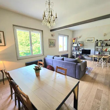 : Charmante Maison Et Jardin Arbore En Penzion