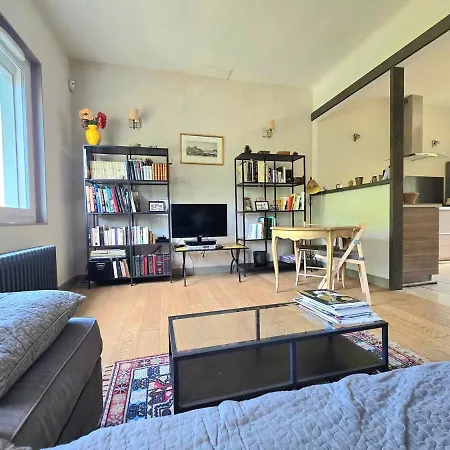 Guest house : Charmante Maison Et Jardin Arbore En *