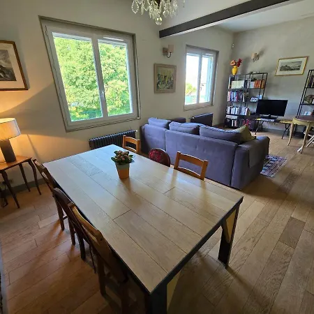 : Charmante Maison Et Jardin Arbore En Penzion