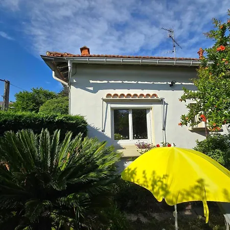 Penzion : Charmante Maison Et Jardin Arbore En 4*