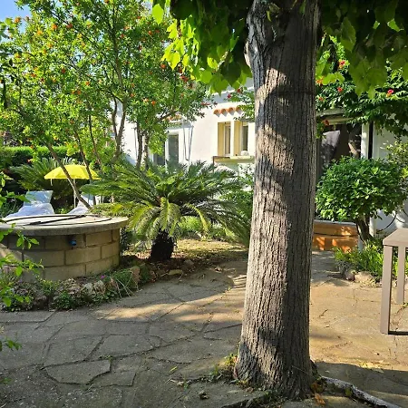 : Charmante Maison Et Jardin Arbore En Penzion Montpellier